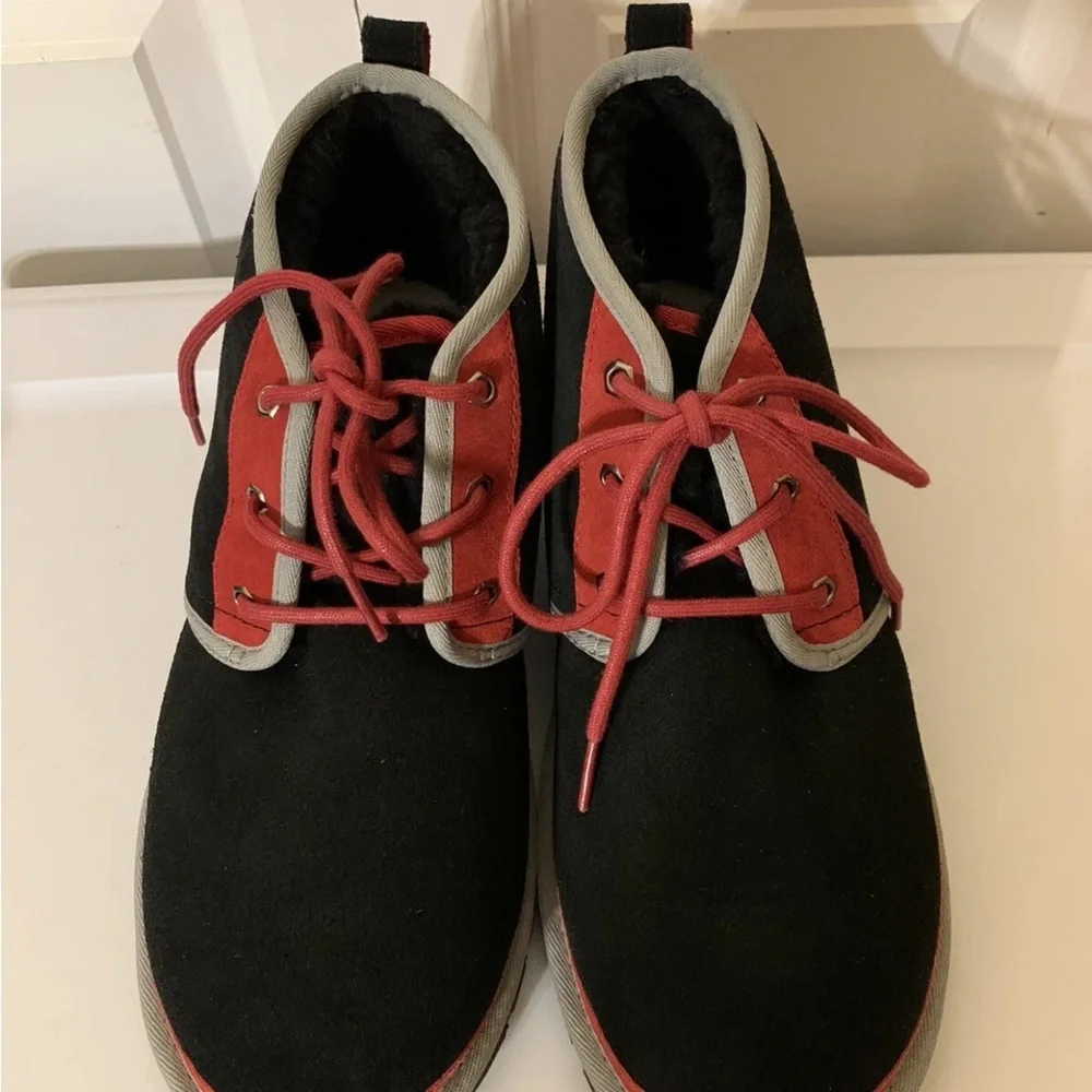 UGG mens sz 11 neumel suede chukka boots Black,‎ red and gray Shoes color block